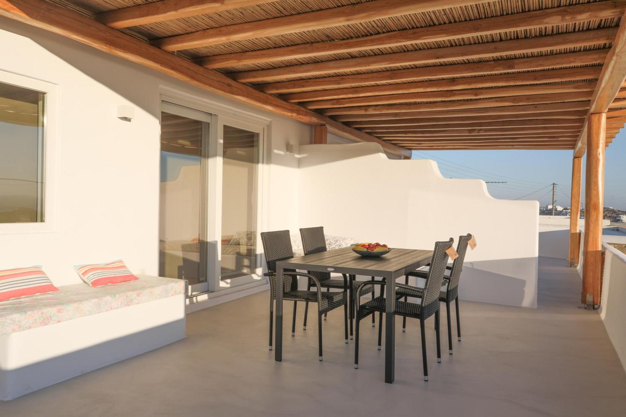 Frances Mykonos *